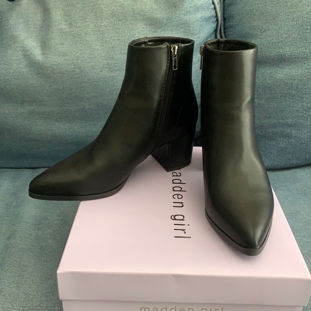 Madden Girl Boots Black never worn